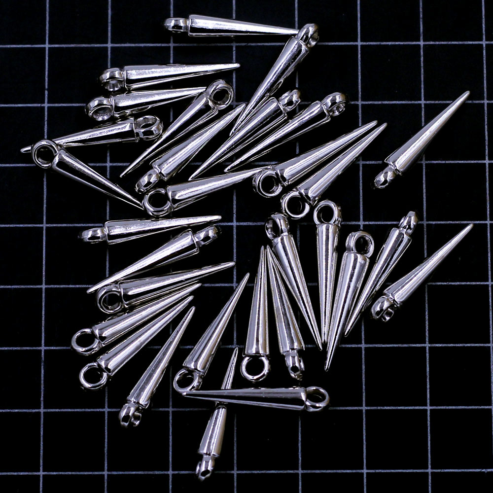 50 Pz Pendenti Spike Strappo R - Jewelry Making Rivets recensione e prezzo